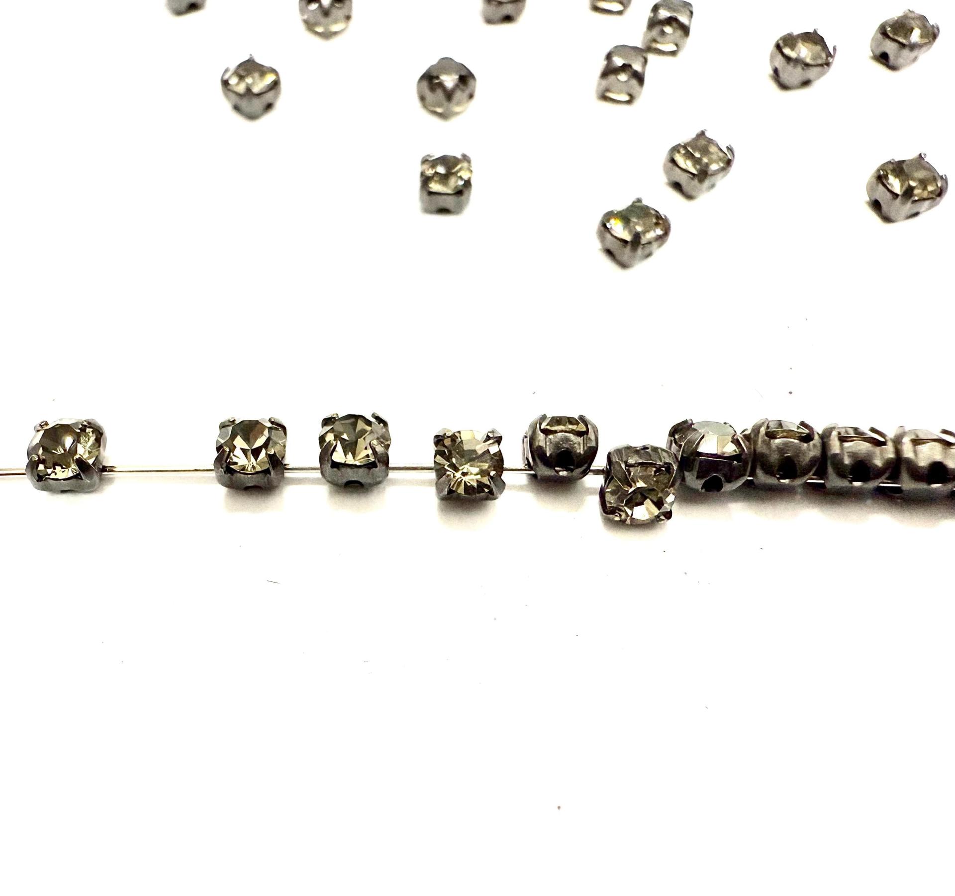 12ss Swarovski Crystal Black Diamond Montees 3.2 mm vintage black Plated Mounted Rose Montees sewon embroidery materials wedding decor