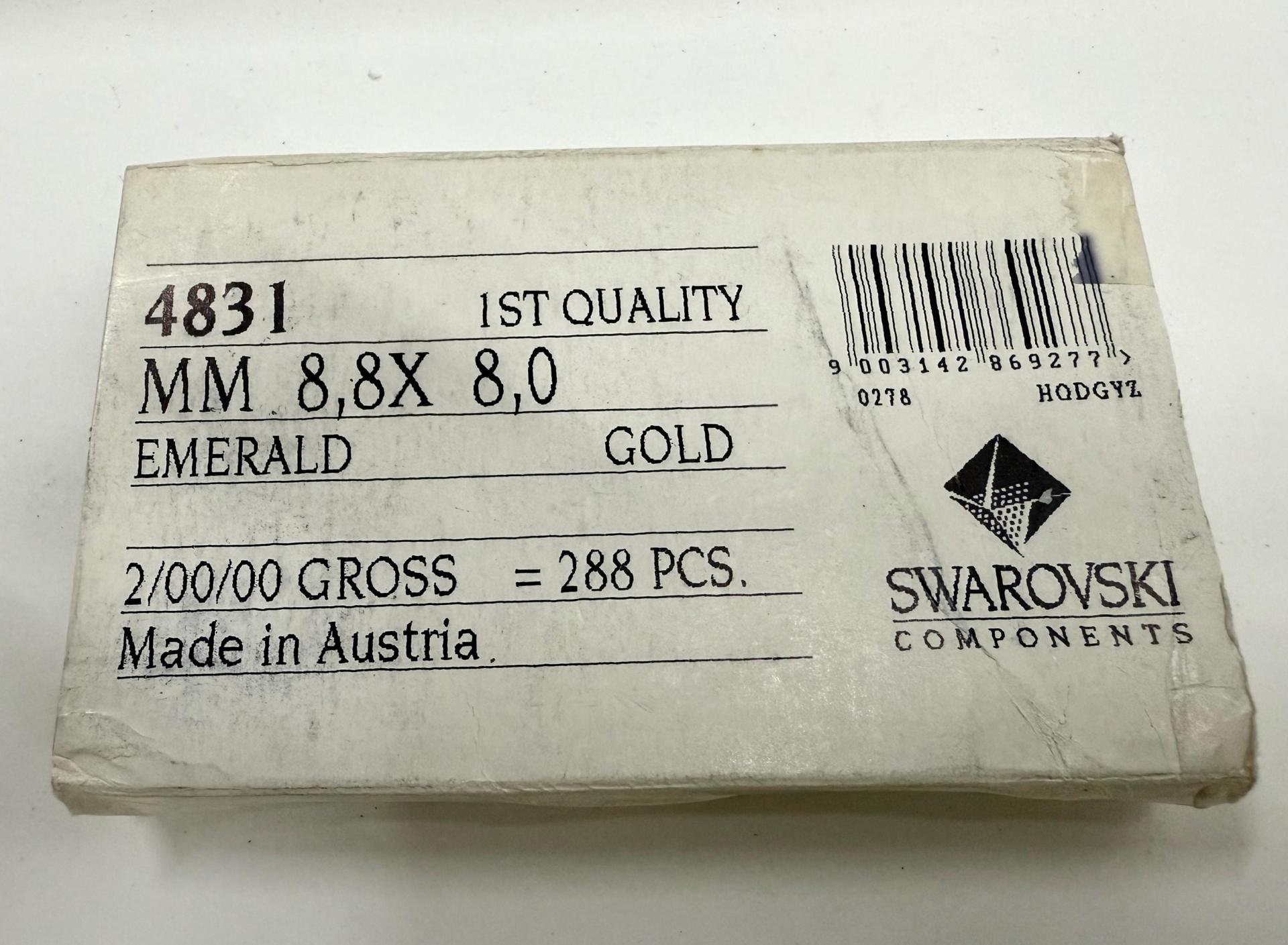 Swarovski Vintage Heart Rhinestones 8.8x 8 mm in Emerald foiled fancy stones jewelry making