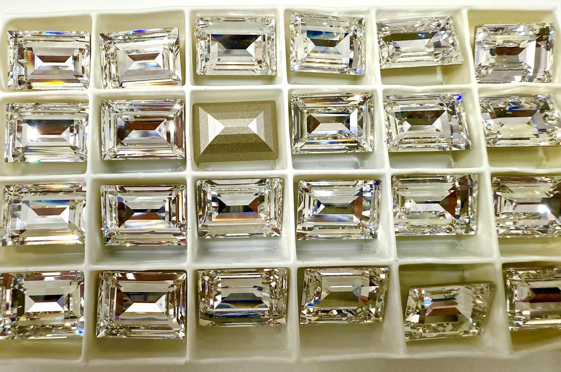 Vintage Swarovski 18x 13 mm Crystal Foiled 4527 Step cut crystal clay article Premier Crystal Rhinestones (2 Pieces) gemstones