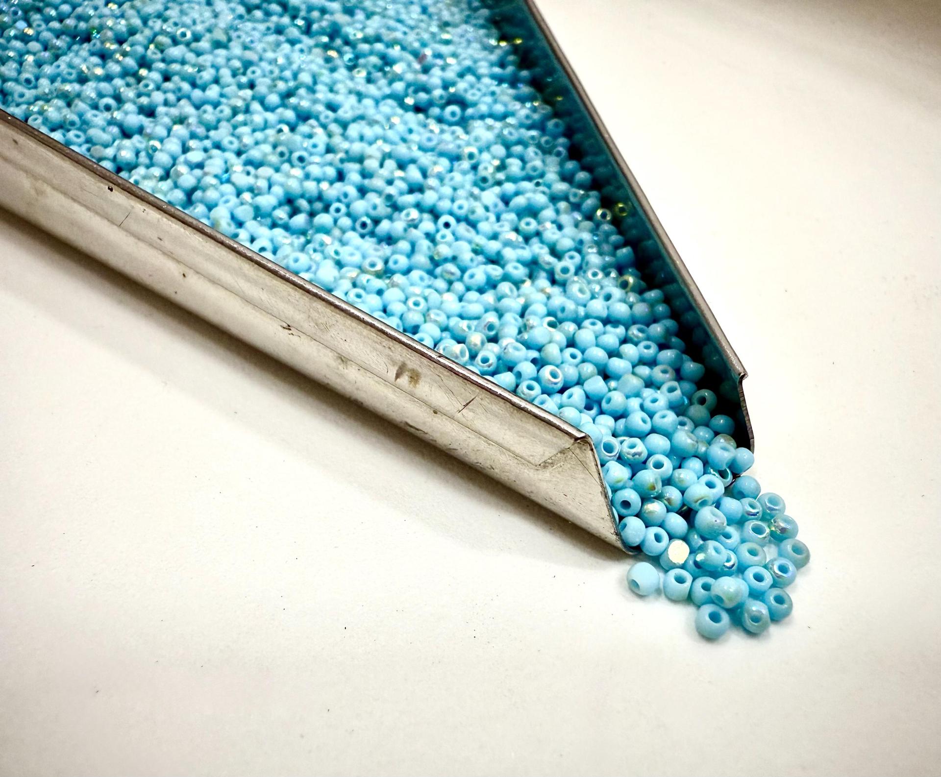 11/0 Charlotte Cut Beads Patina Opaque Powder Turquoise Blue Aurore Boreale NATIVE SUPPLY