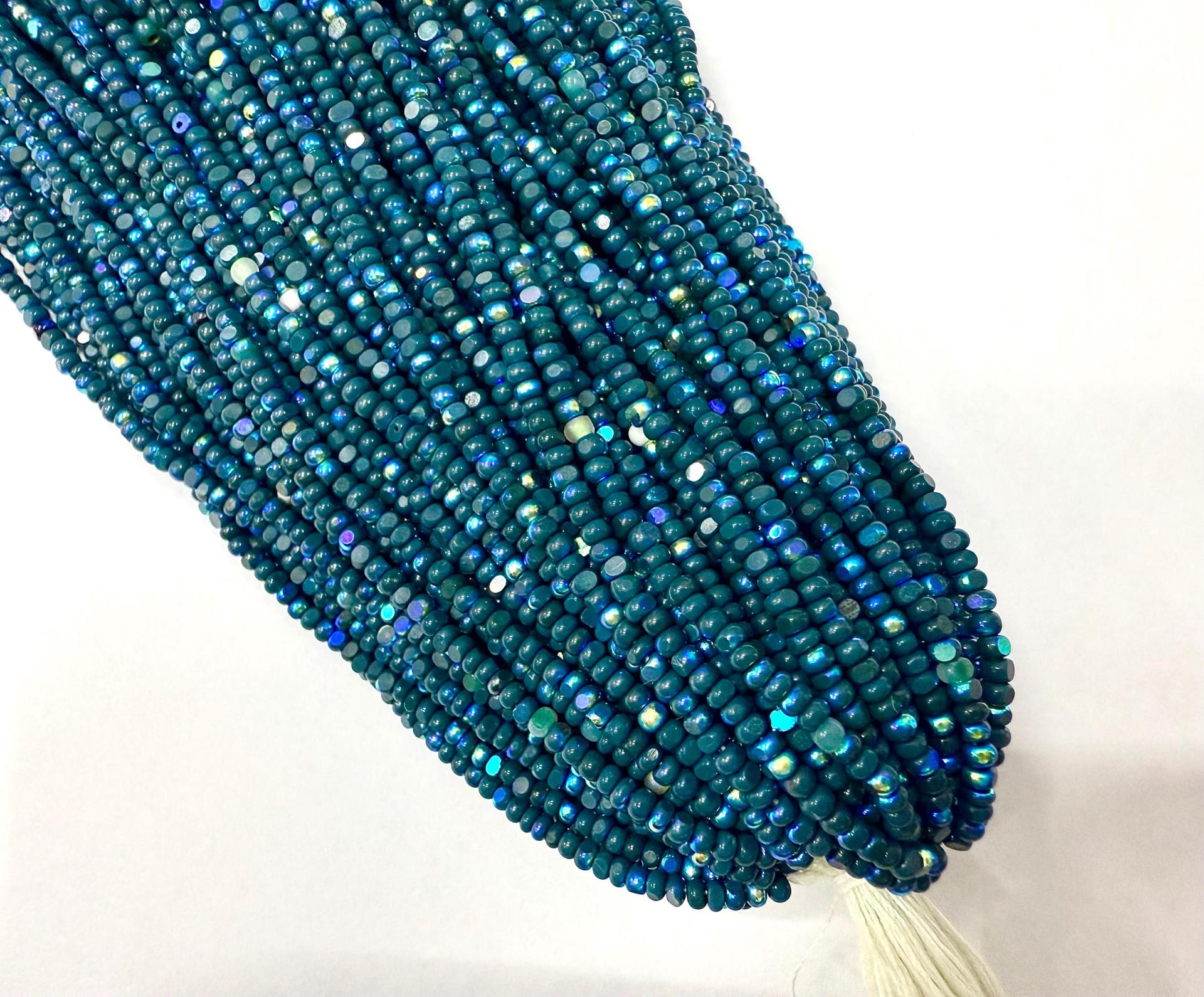 11/0 Hanks Charlotte true Cut Beads Patina Opaque Emerald Aurore Boreale