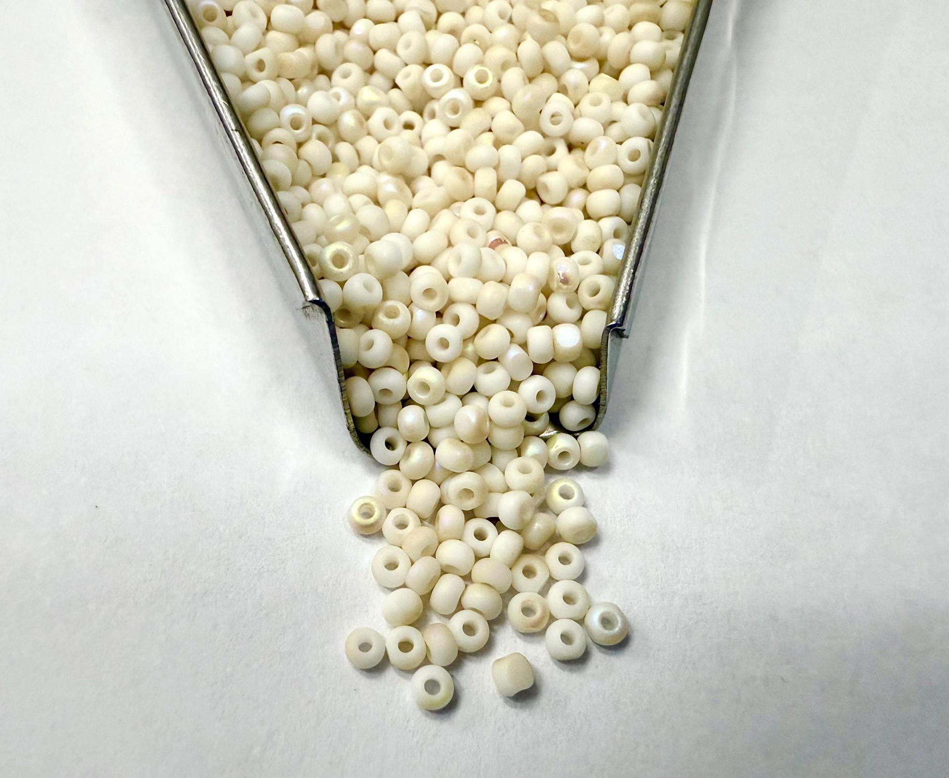 11/0 Charlotte true Cut Beads Patina Matt Chalk White Aurore Boreale loose beads embroidery materials