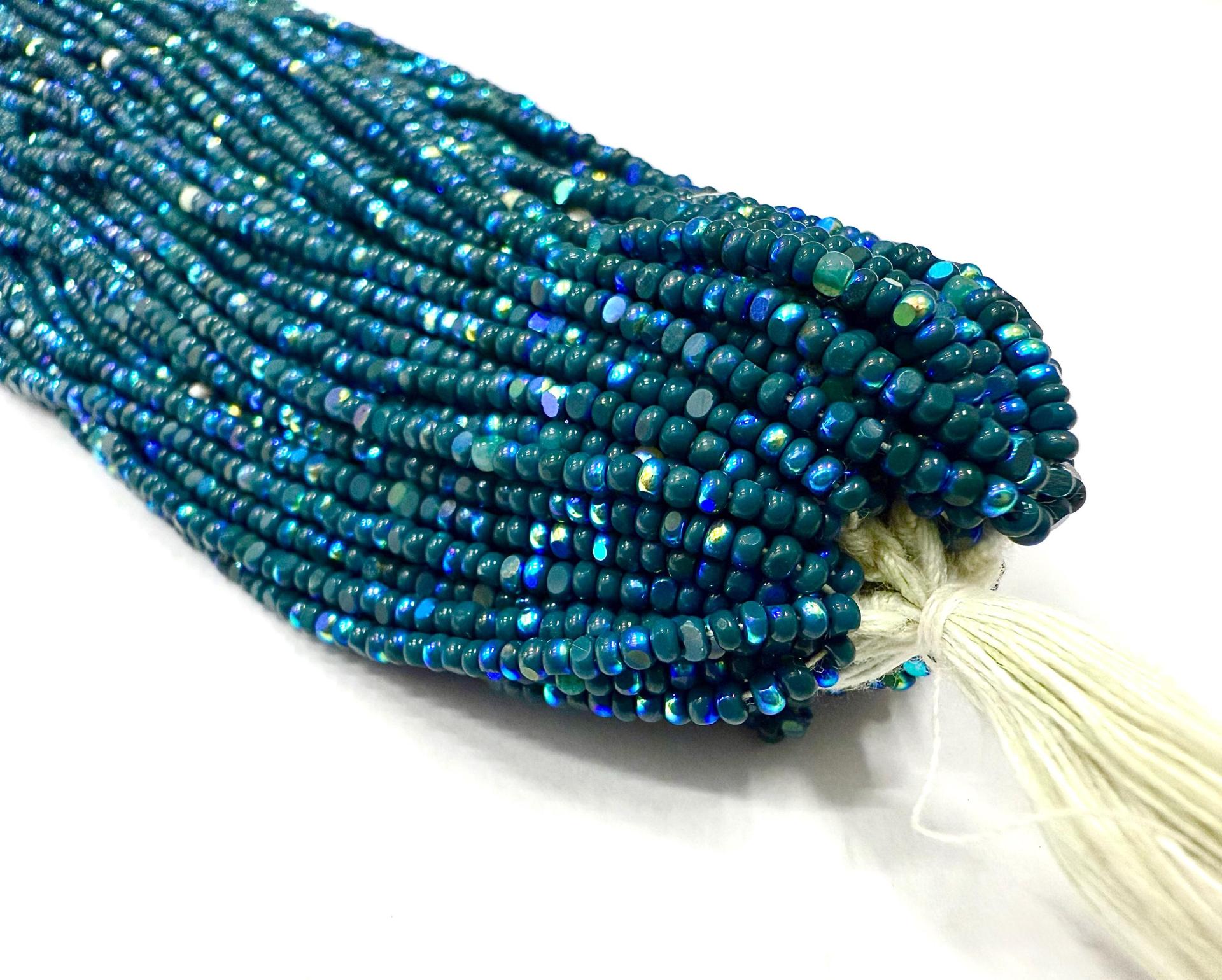 11/0 Hanks Charlotte true Cut Beads Patina Opaque Emerald Aurore Boreale