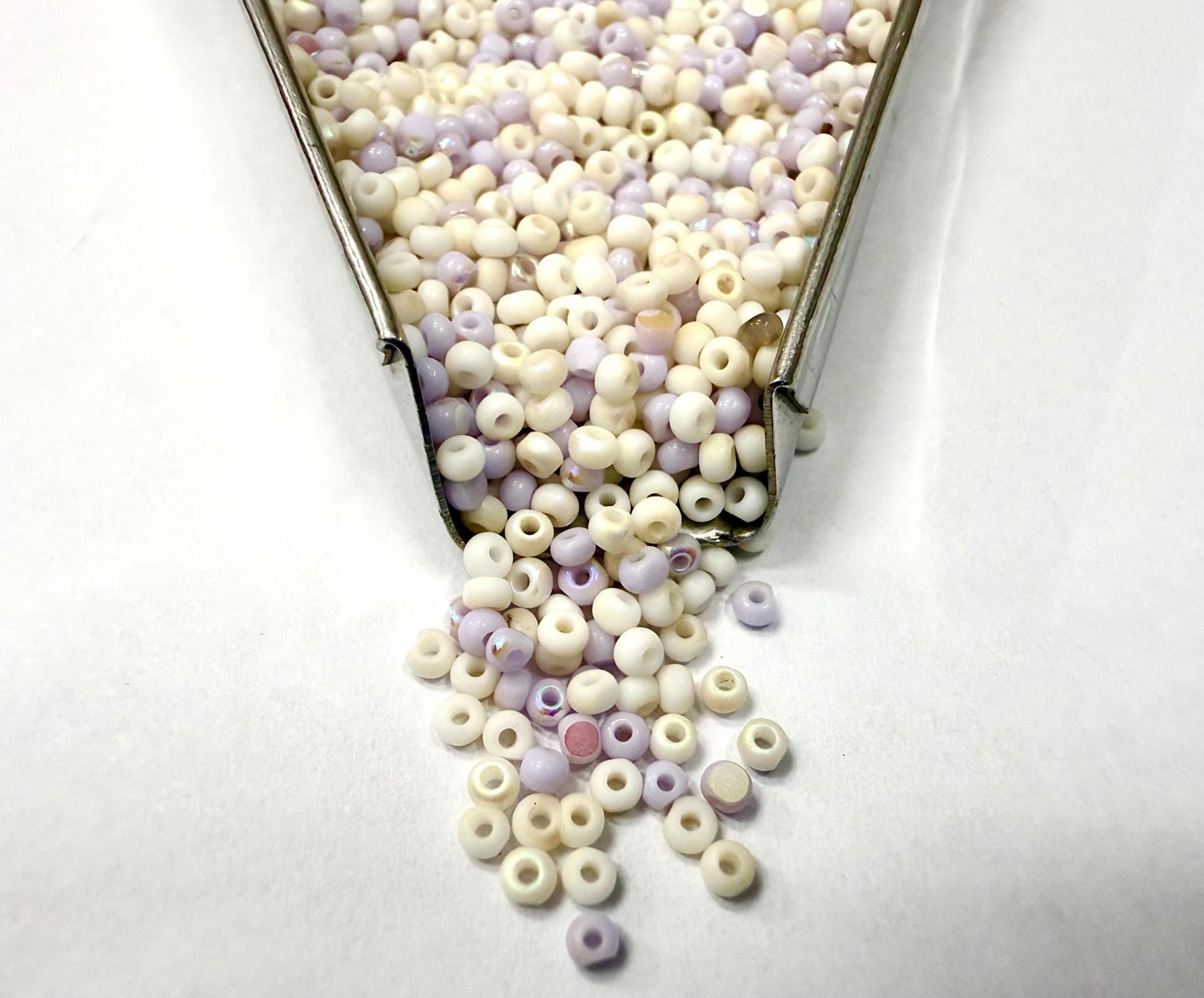 11/0 Charlotte Cut Beads Periwinkle Petal Mix