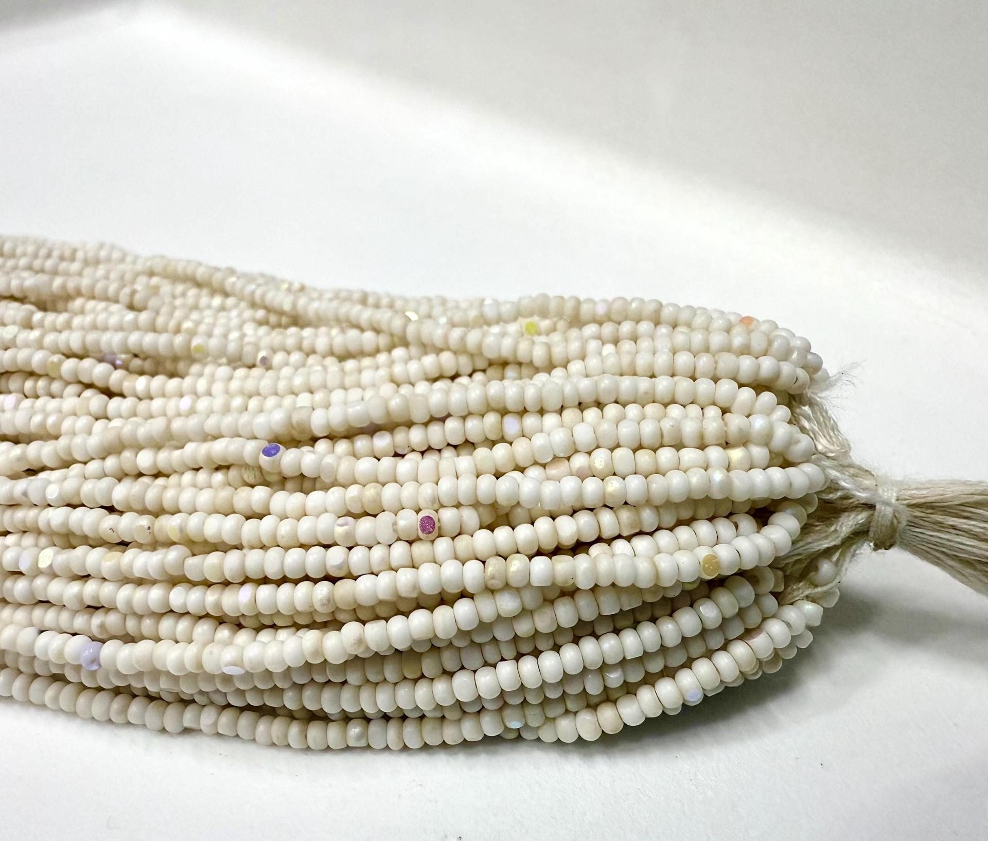 11/0 Hanks Charlotte Cut Beads Patina Matt Chalk White Aurore Boreale
