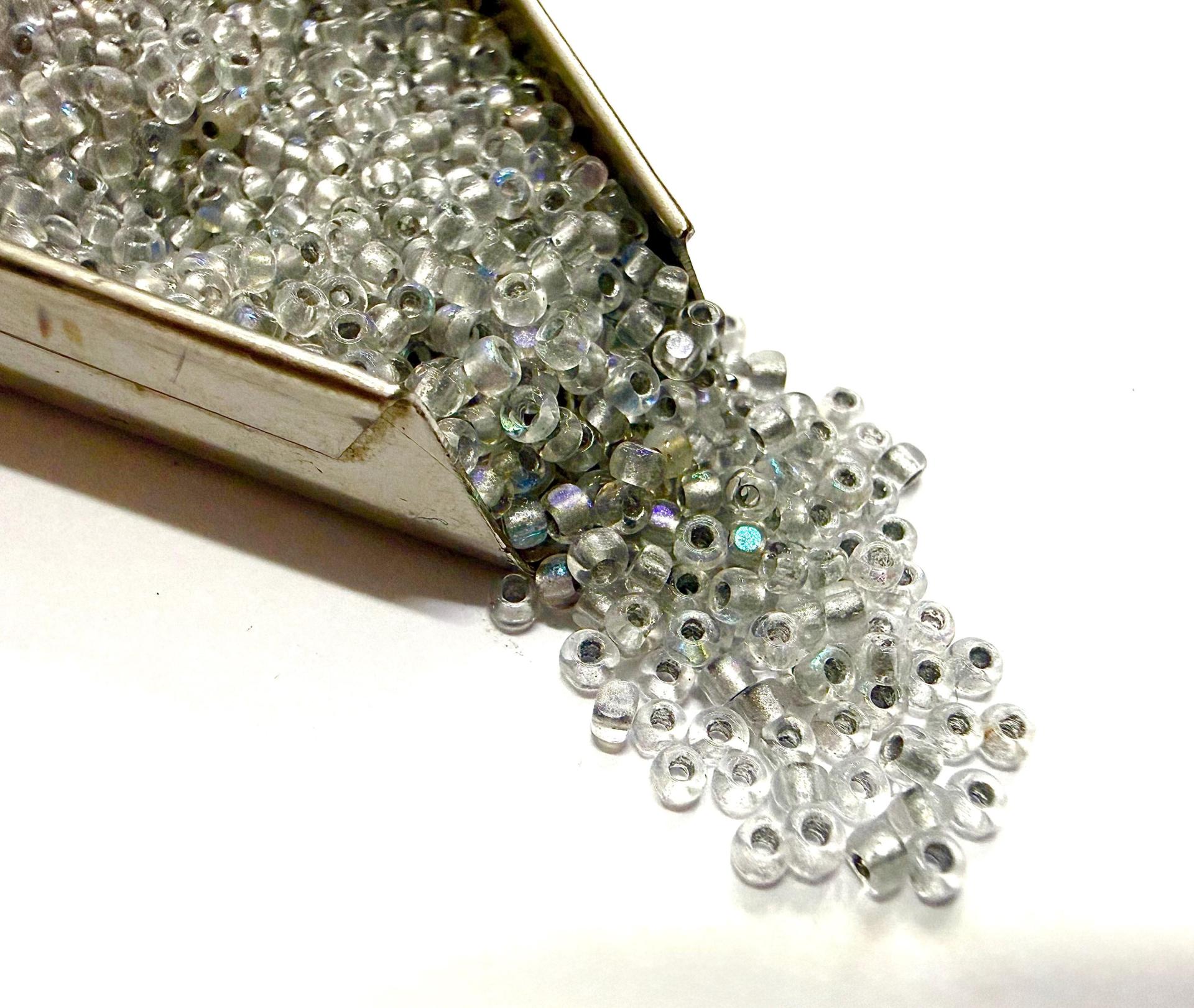 11/0 Charlotte Cut Beads: Patina Dull Silver Lined Aurore Boreale