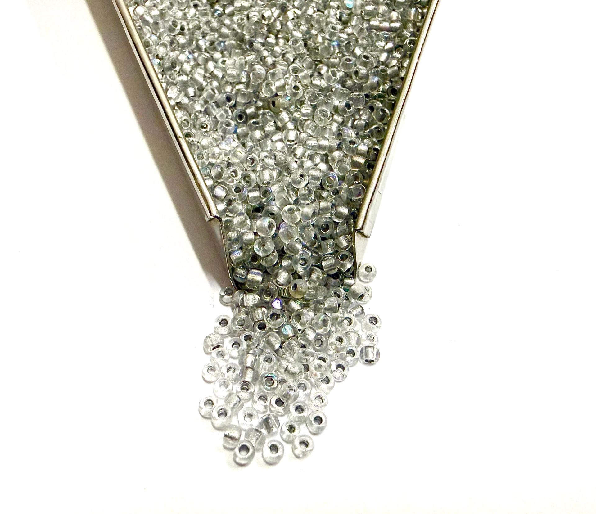 11/0 Charlotte Cut Beads: Patina Dull Silver Lined Aurore Boreale