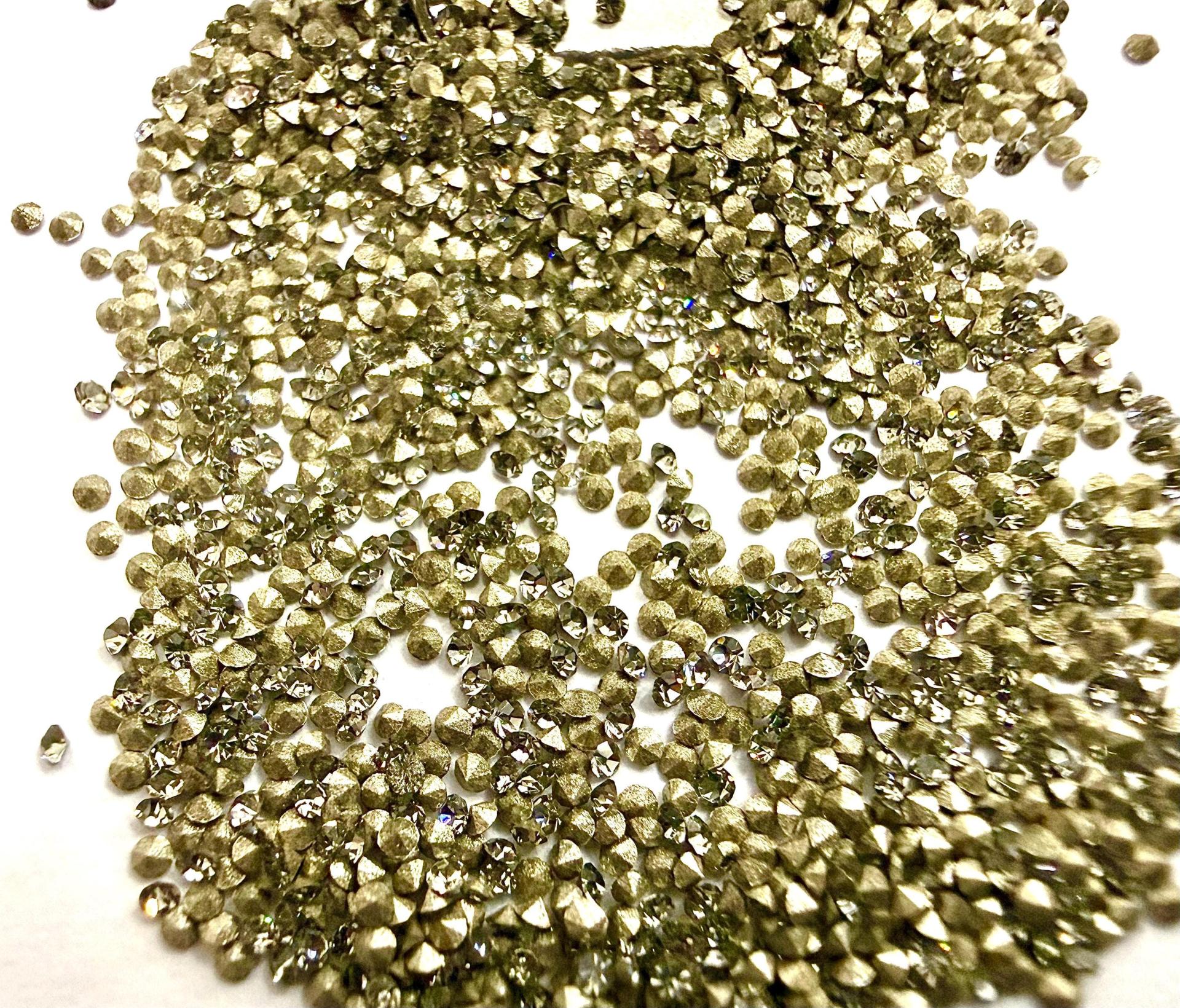 Swarovski Crystal Chatons: PP3 1mm Xilion, Mix Colors