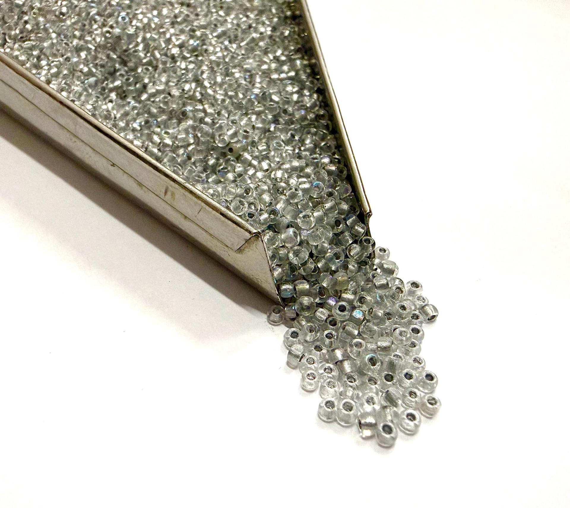 11/0 Charlotte Cut Beads: Patina Dull Silver Lined Aurore Boreale