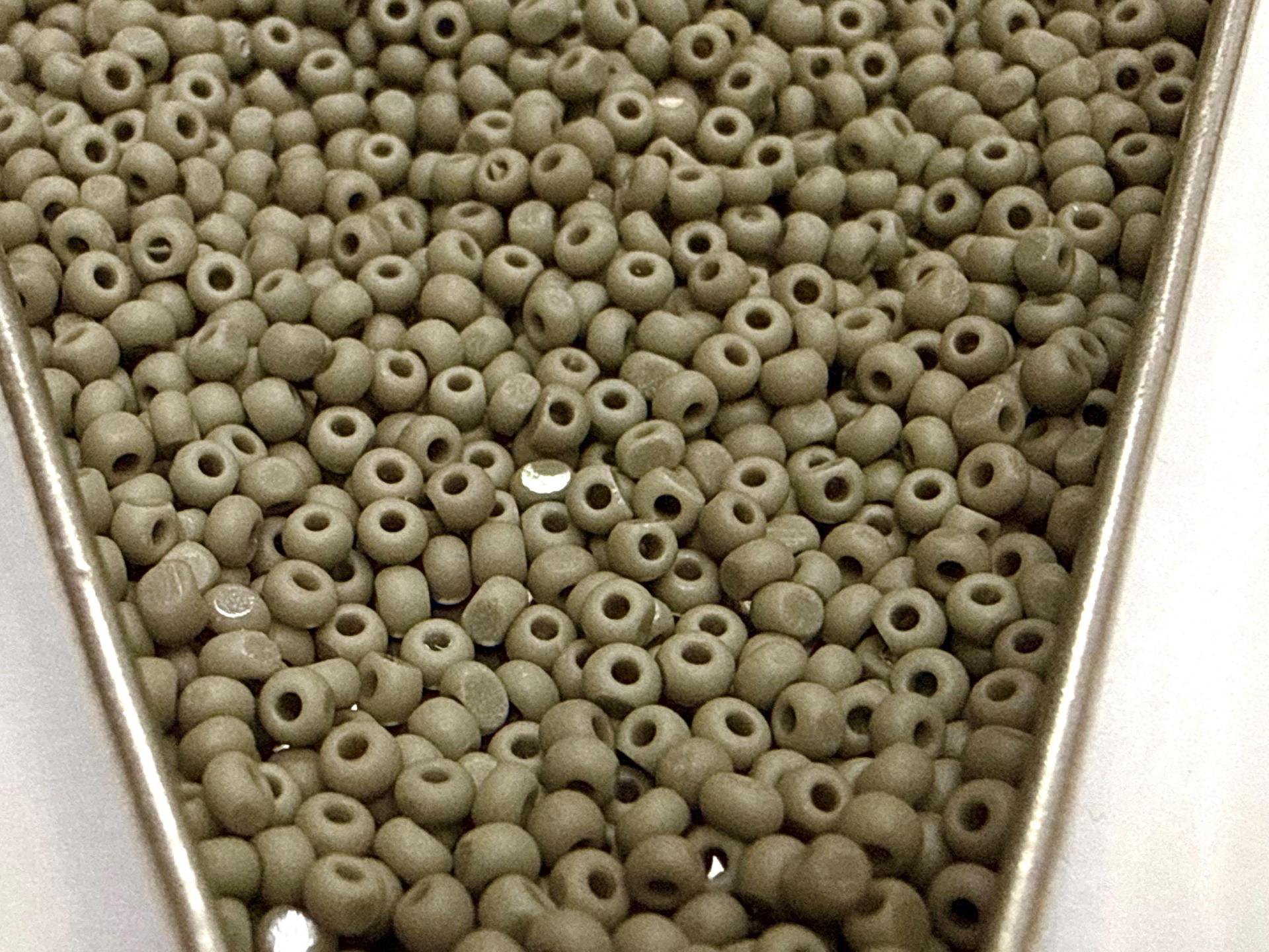 11/0 Matt Opaque Grey Charlotte Cut Beads, Czech Seed Beads