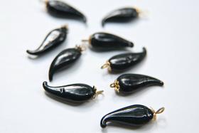 Vintage styled Chili Handmade Dangle in glass 25 mm long in Jet Black (6 pieces)