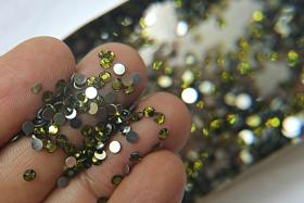 10SS Swarovski Flatbacks in Olivine Chaton Roses 2088 (2.9mm) Made in Austria 72/144/432/1440  Pieces Nail art decoration, craft supplies